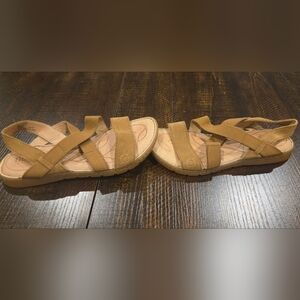 Women's Tan Sandals
